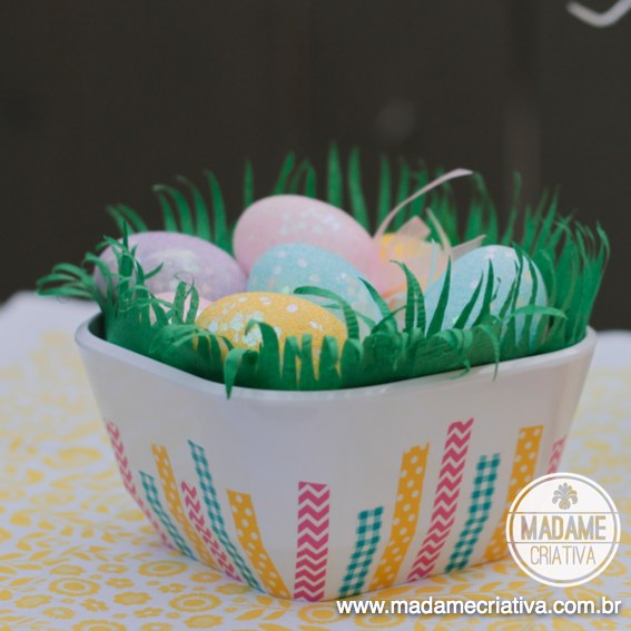 Como fazer uma cesta de Páscoa com washi tape ou fita adesiva colorida - How to decorate an Easter Basket with washi tape