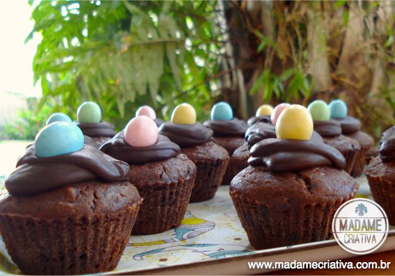 Receita de Cupcake Quatro Chocolates - Ideal para quem ama chocolate e quer variar a sobremesa de Páscoa - Chocolate cupcakes for easter