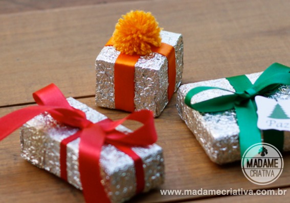 Embrulho de presente criativo e fácil de fazer com papel alumínio - Easy DIY - Foil gift wrapping for Christmas