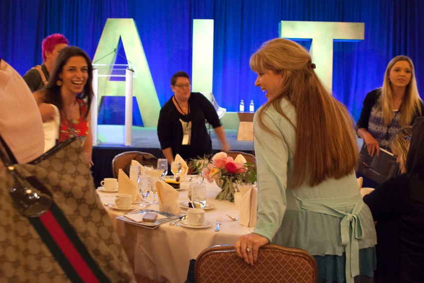 Madame Criativa conhece Martha Stewart e Joy Cho nos Estados Unidos e revela o que aprendeu com estas mulheres geniais - The most popular Brazilian creative artist meets Martha Stewart and Joy Cho in Utah - Alt Summit Summer 2014