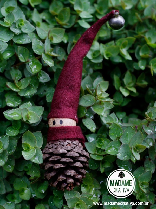 Como fazer gnomo de pinha -  Passo a passo com fotos - How make a gnome using pine cone - DIY tutorial  - Madame Criativa - www.madamecriativa.com.br