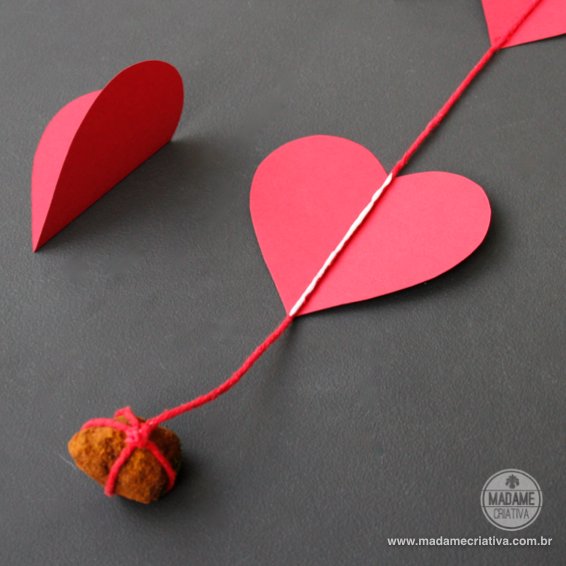 Madame Criativa - Como fazer Cortina/Guirlanda de Corações de Papel - Passo a Passo  - DIY: How to make Paper Heart Garland - Tutorial