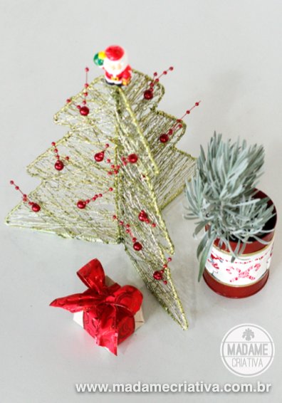 Como fazer árvore de Natal com arame e fios trançados - Dicas e passo a passo com fotos - DIY wire Christmas tree - Tutorial - How to - Madame Criativa - www.madamecriativa.com.br